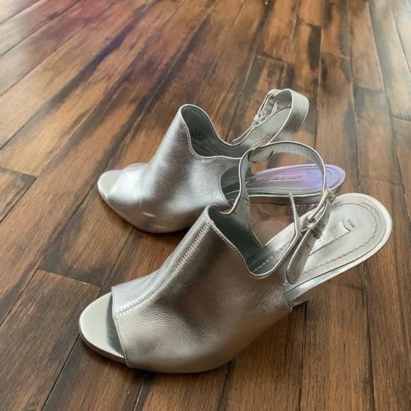 Sandals - Picture 3 of 4